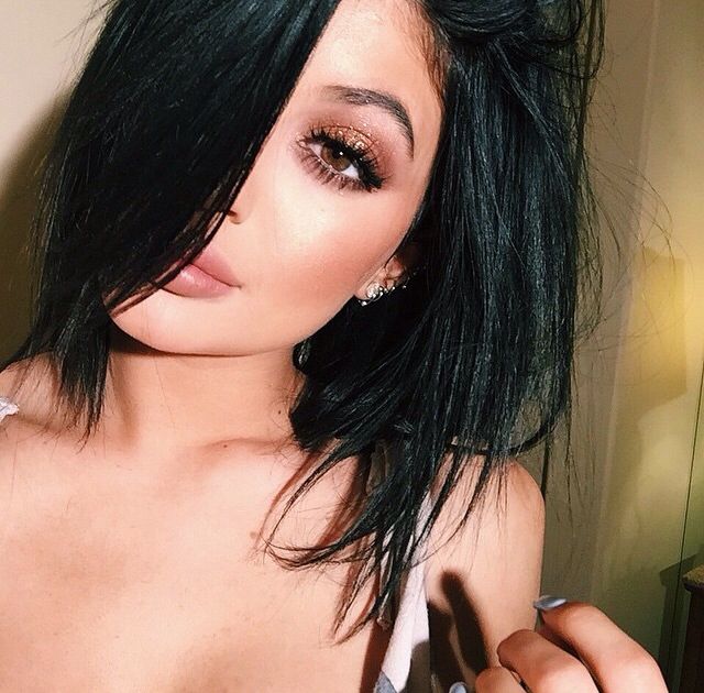 Lire la suite à propos de l’article Maquillage : avoir la même bouche que Kylie Jenner ?